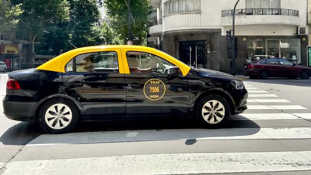 Los taxis de la Ciudad comenzarán el 2024 con un aumento del 50%