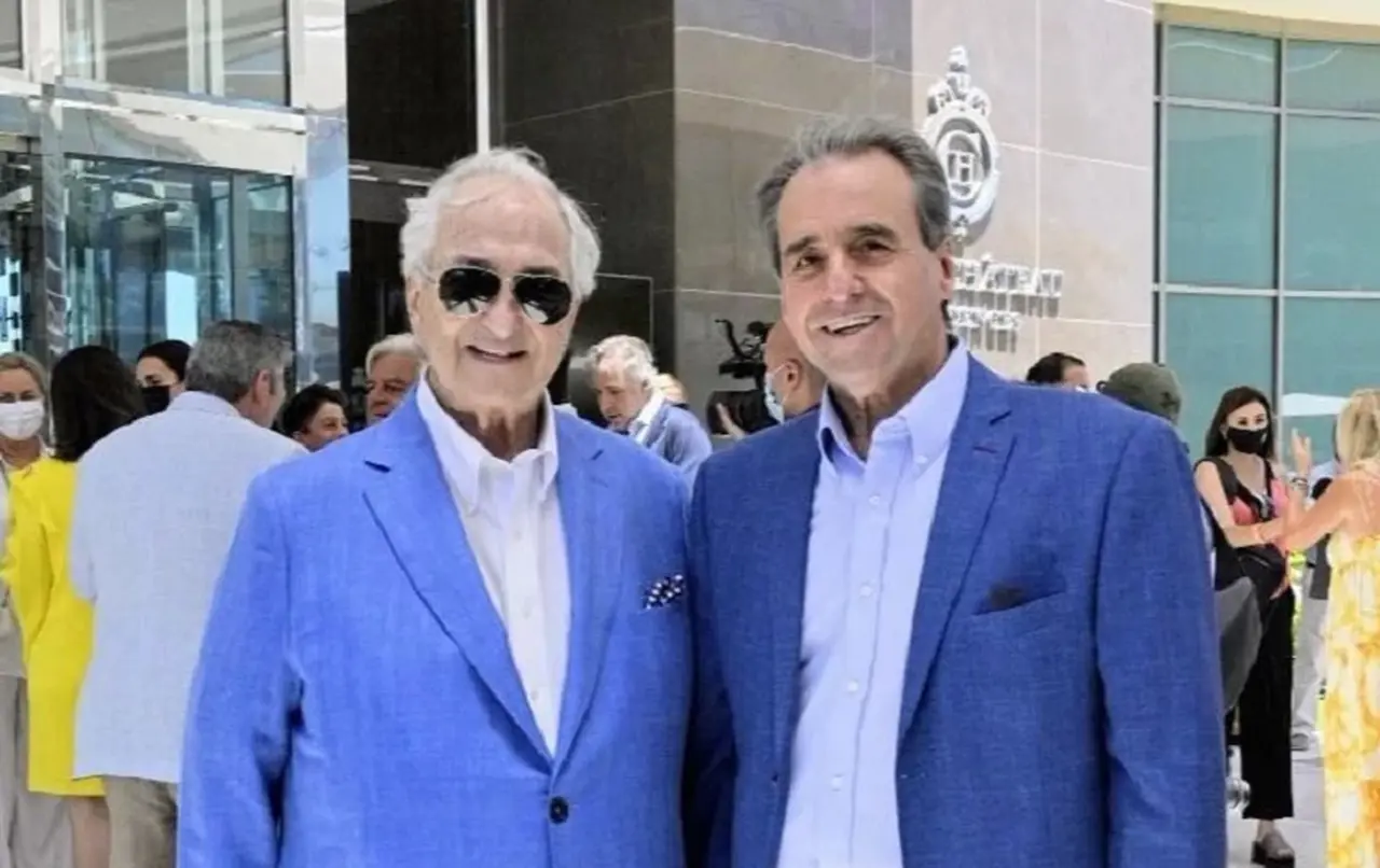 El empresario argentino Sergio Groskoff, junto al subsecretario de Turismo, Remo Monzeglio, uno de los jerarcas del gobierno presentes en la apertura del Fendi Château Residences (cuya inversión fue de US$ 150 millones