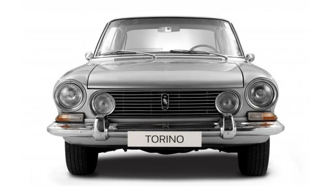 El Torino de frente, con su faros redondos y su impronta bien marcada.