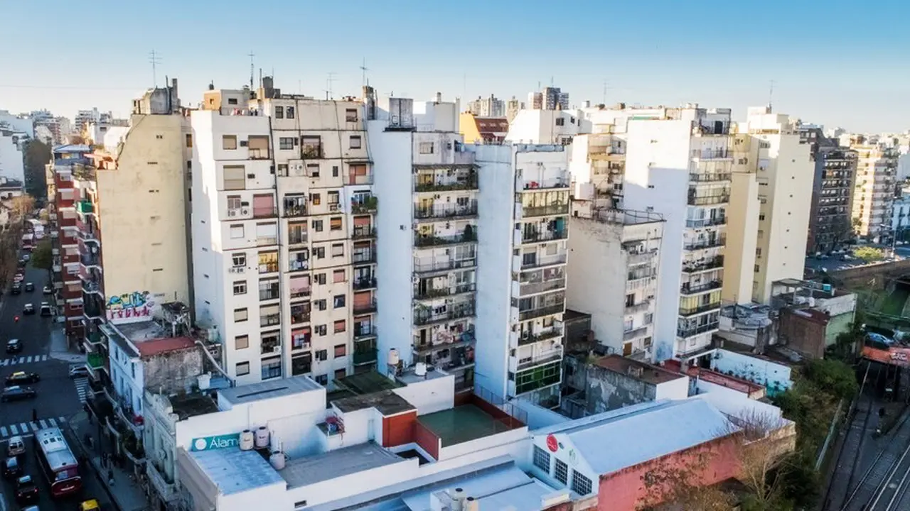 En qué barrios se consiguen los departamentos usados más baratos y cuánto está el metro cuadrado