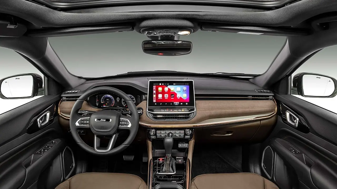 Buena calidad en el interior del Jeep Commander.