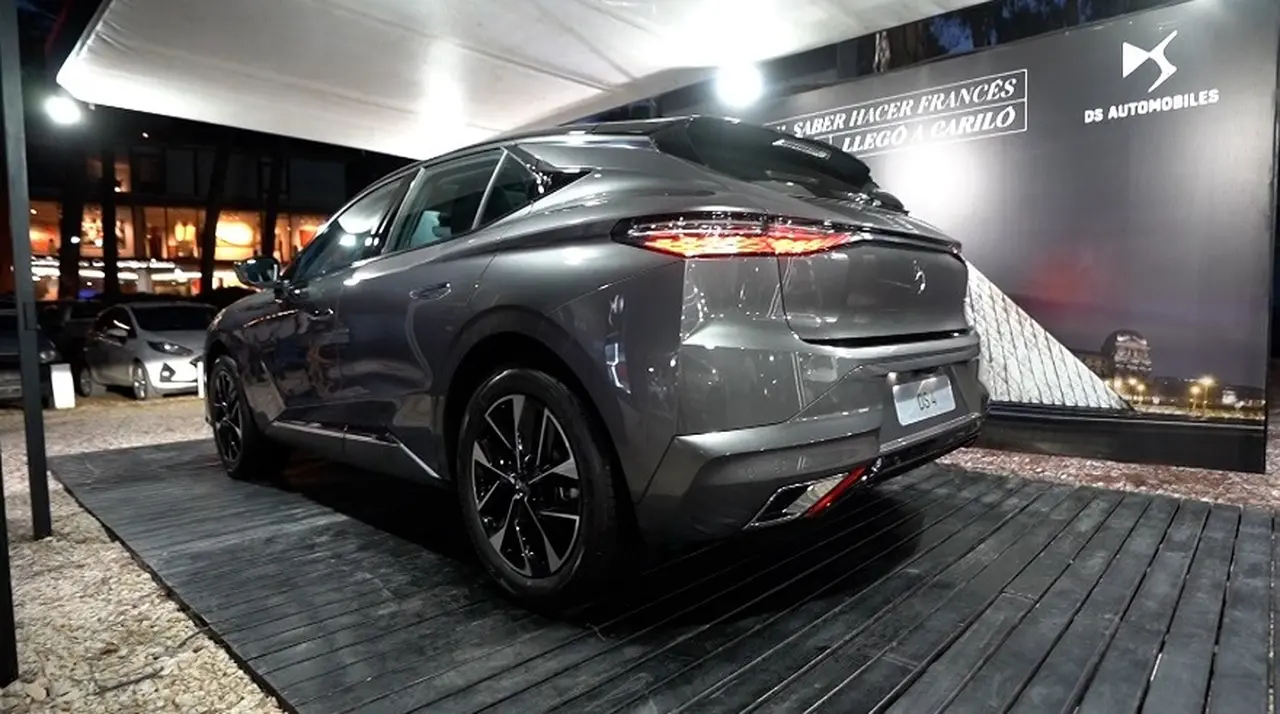 DS4, así luce desde una mirada posterior.