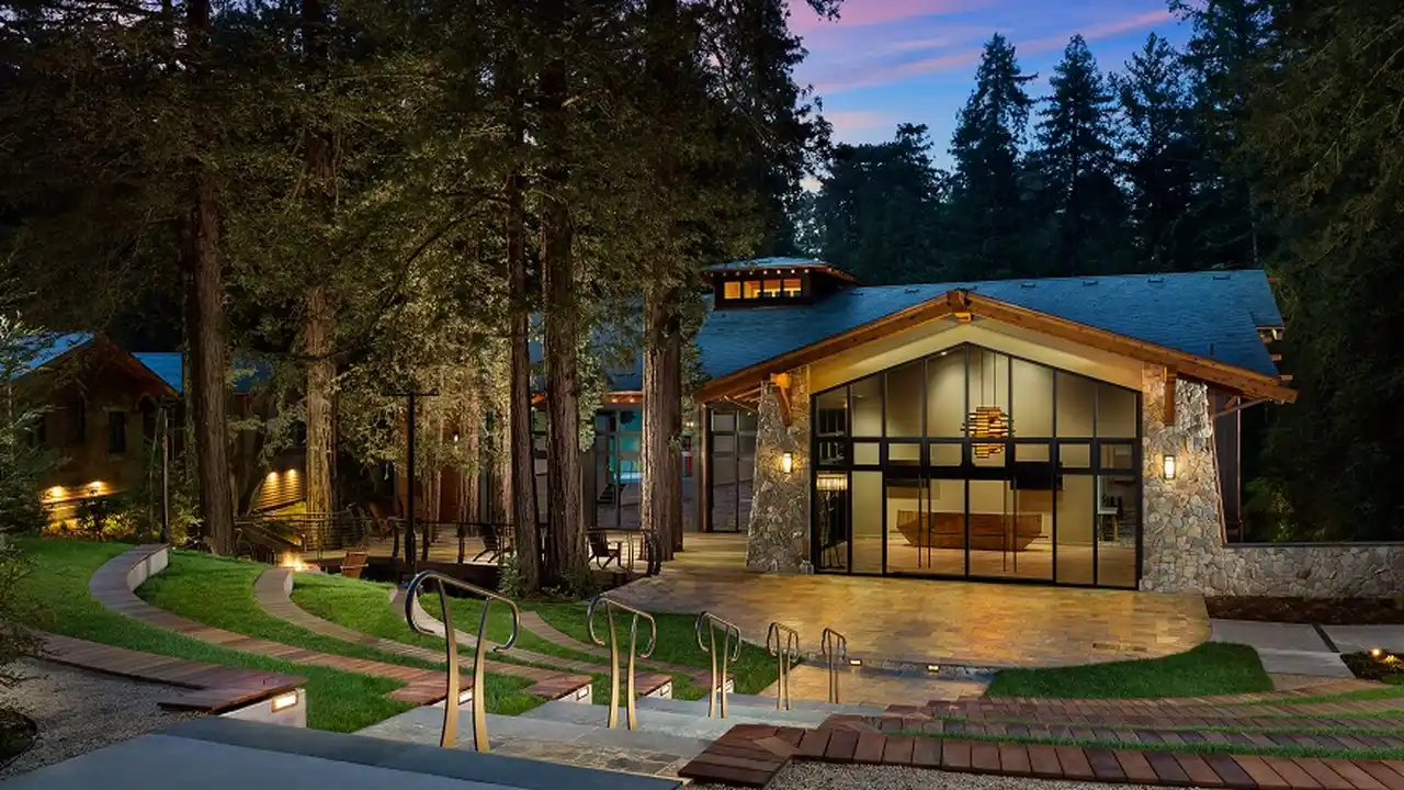 Salesforce recientemente abrió en Estados Unidos un rancho en medio del bosque californiano para reuniones de empleados
