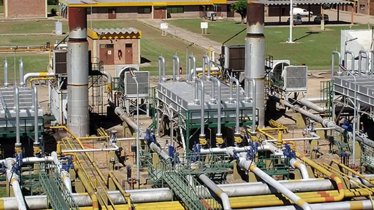 El consumo de gas, principal factor del déficit comercial, tuvo una importante mejora en agosto, pero el déficit no cede