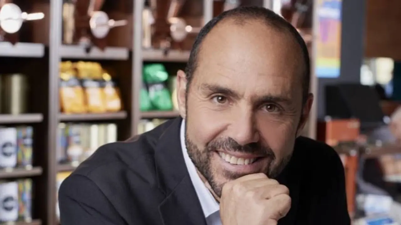 Marcelo Salas, socio director de Café Martínez, cuenta que el stock que se posee de café ya es 