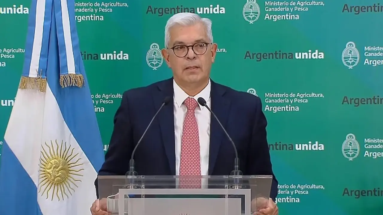 El ministro de Agricultura, Julián Domínguez, prometió que los productores no se verían afectados por las nuevas medidas, pero no logra persuadir a un campo desconfiado