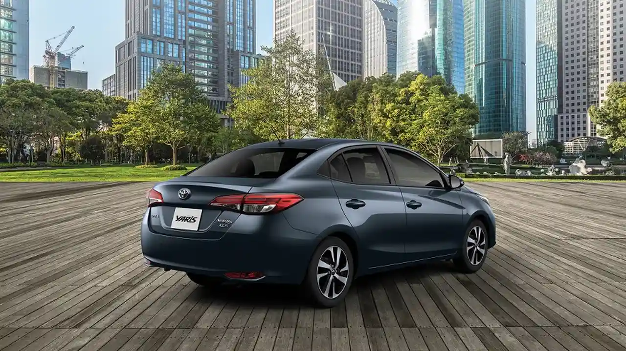 El Yaris también se ofrece en versión sedán.