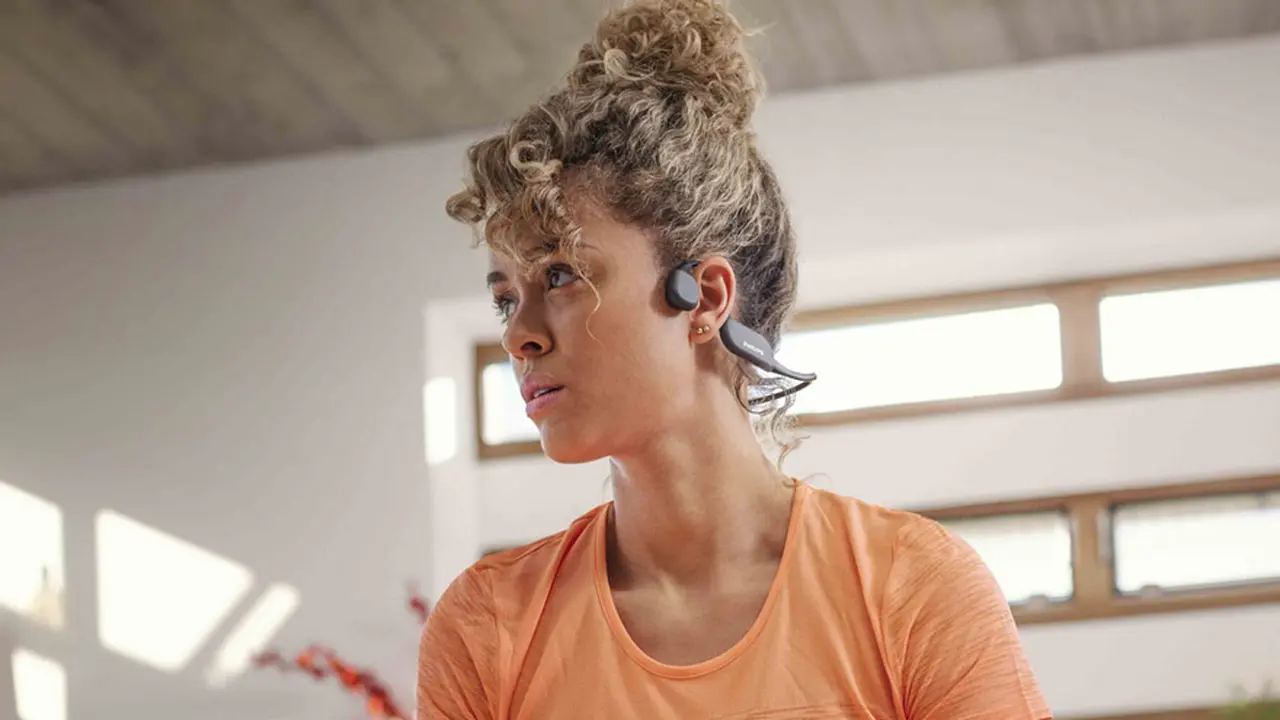 Auriculares de conducción ósea: cómo es la novedosa propuesta de Philips para acompañar la práctica deportiva
