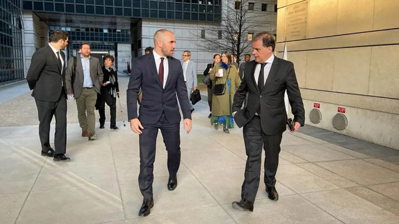 Guzmán logró el objetivo de aplazar el pago de deuda con el Club de París.