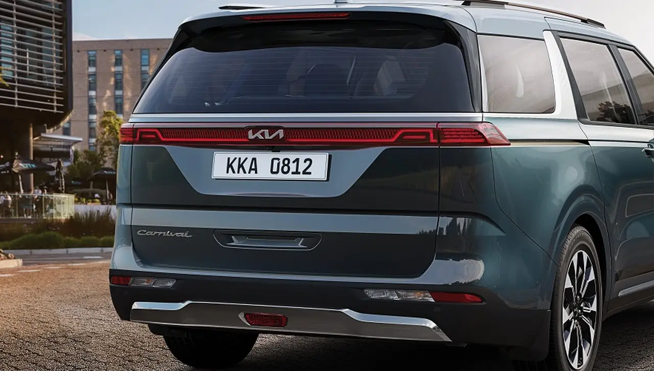 Kia Carnival, con gran espacio en el baúl.