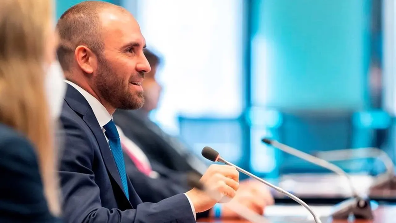 Qué empresas tendrán que pagar la "renta inesperada", el impuesto temporal que anunció el Gobierno