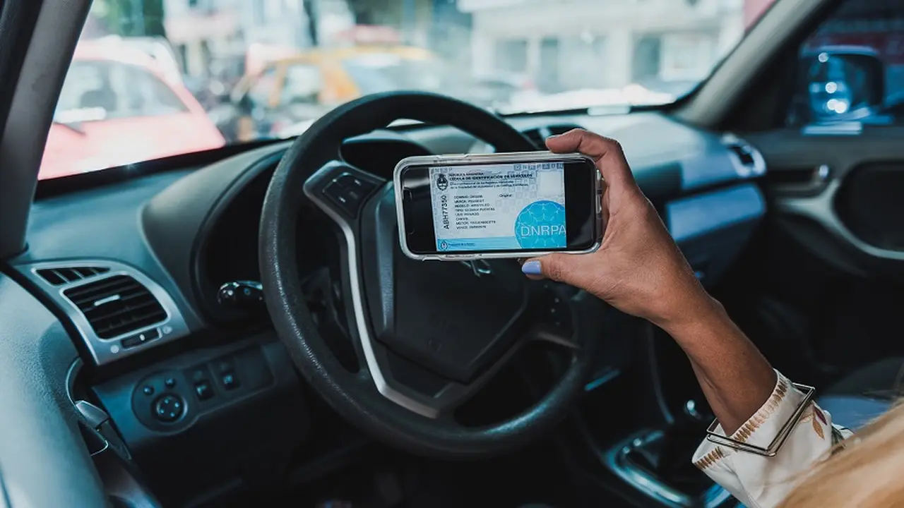 Descargar título automotor: cada vez más trámites son online.