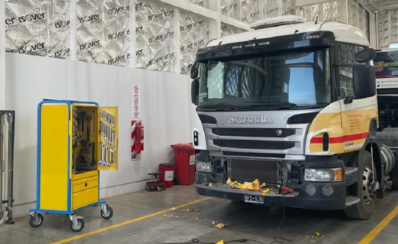 Uno de los camiones Scania en reparación.