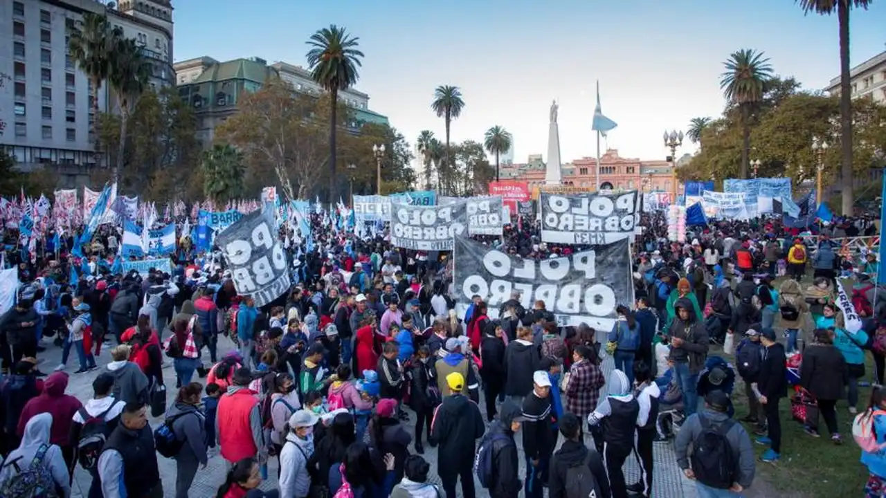 En un momento de alta tensión social, y cuando se plantea un salario básico universal, la iniciativa de alivio en Ganancias generaun debate sobre prioridades