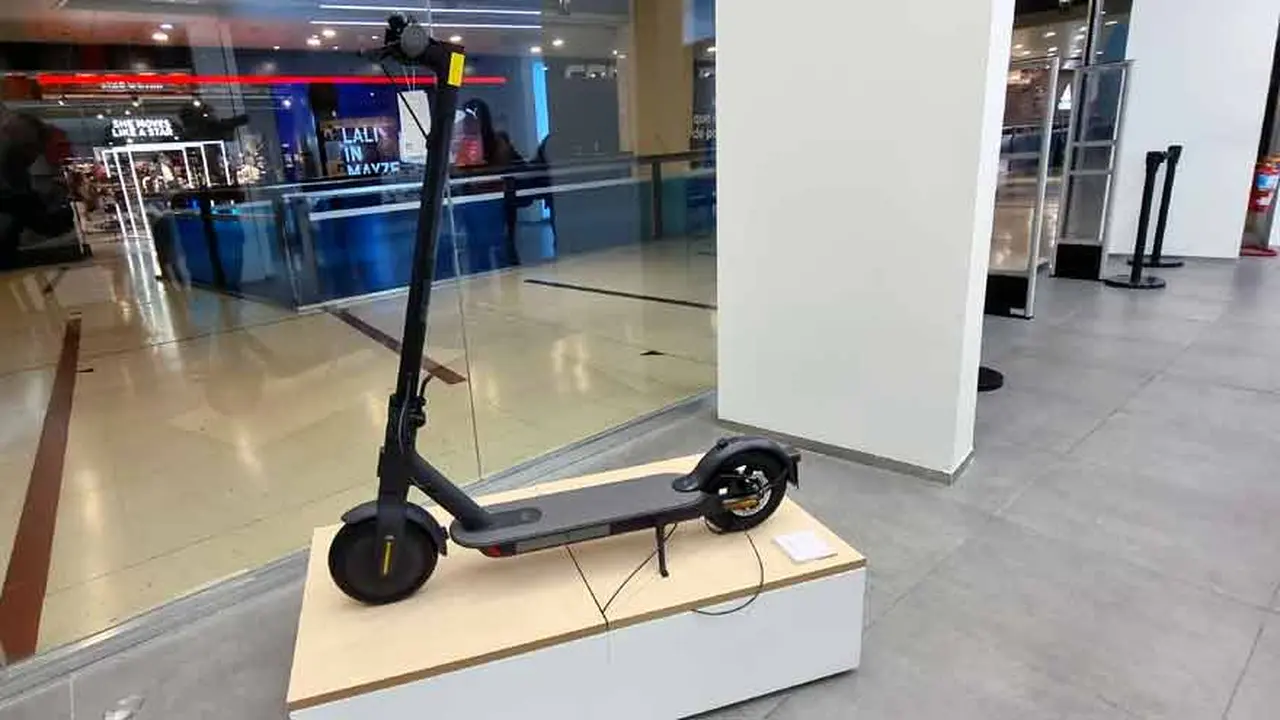 En el local de Xiaomi hay hasta scooters.