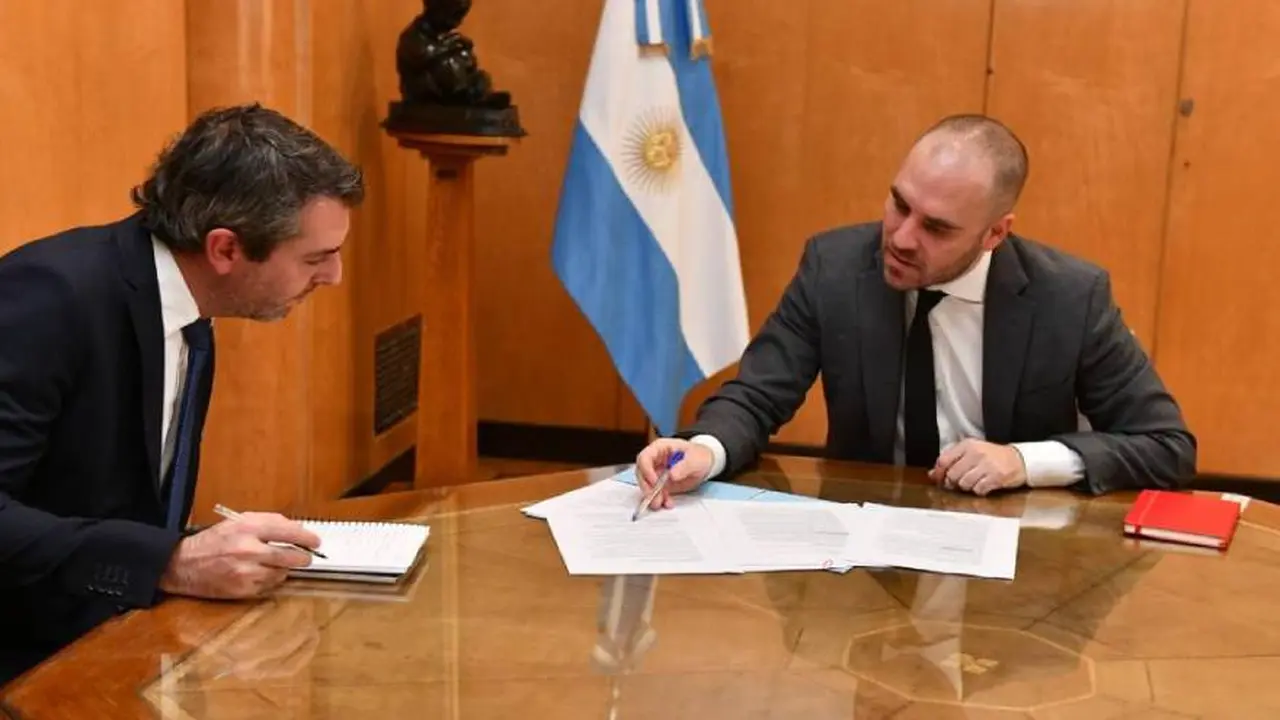 Precio del pan, aceite y fideos: Hang modifica medida de Feletti