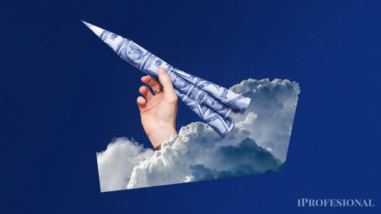 El dólar blue se disparó a un nuevo récord de $945: por qué expertos advierten que todavía "no tocó techo"