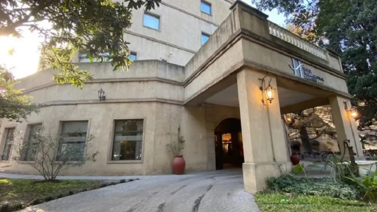 Allanan el hotel de Canning donde están los venezolanos y los iraníes del avión retenido en Ezeiza