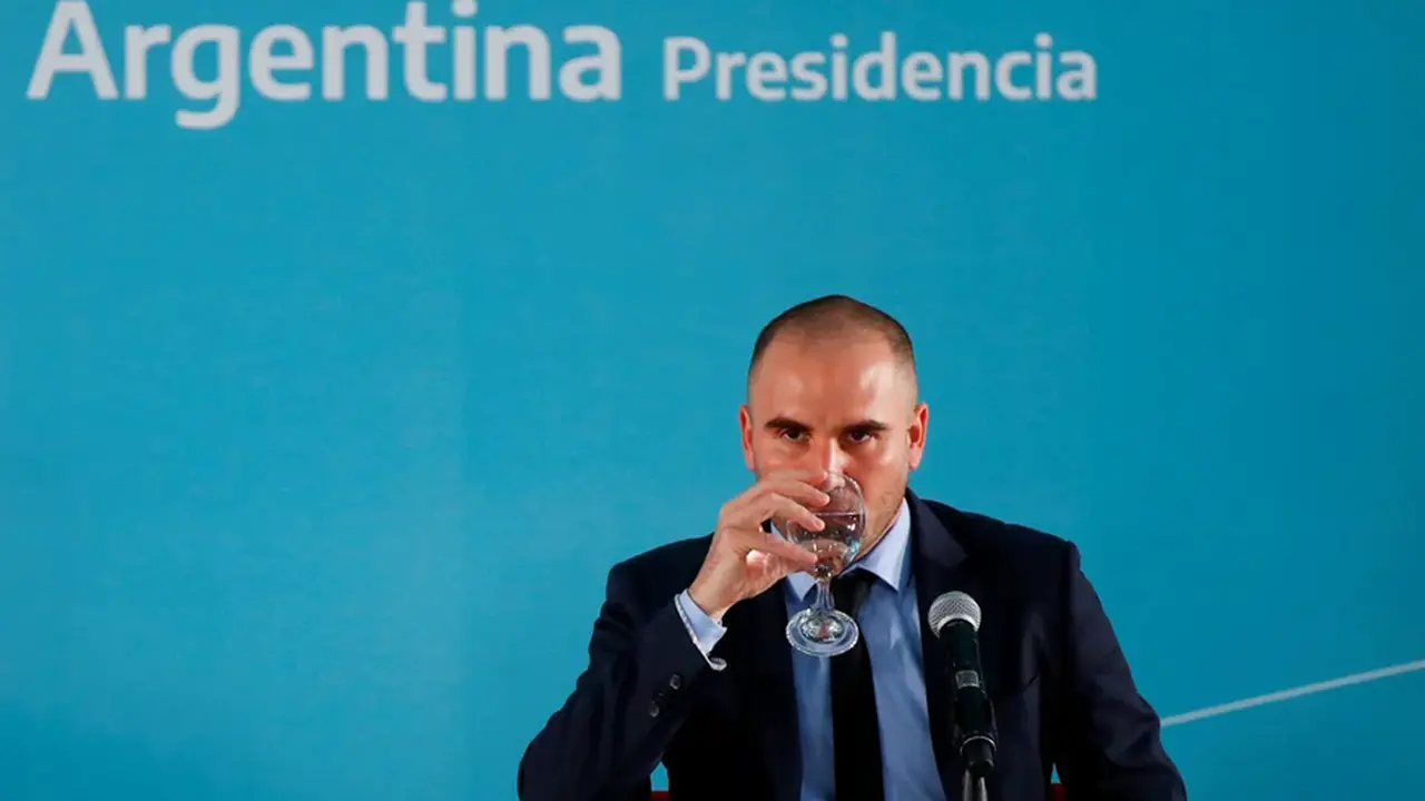 Guzmán pone en marcha un sorpresivo canje de deuda a días del vencimiento