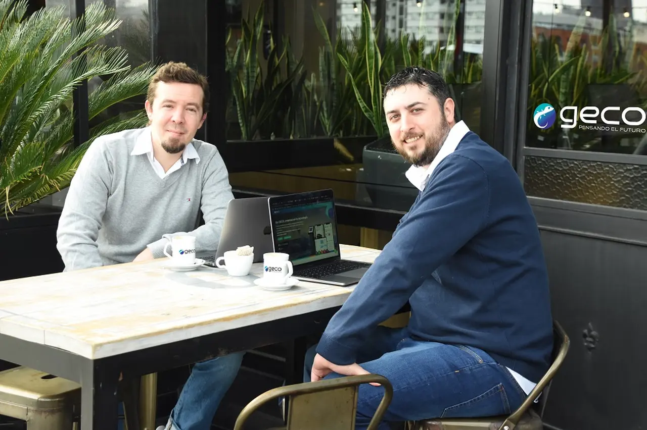 Renunciaron a sus trabajos, fundaron startup: hoy exportan sus herramientas de turnos y chatbot a toda Latinoamérica