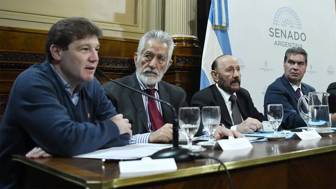 Los gobernadores del oficialismo impulsan la ampliación de la Corte Suprema.