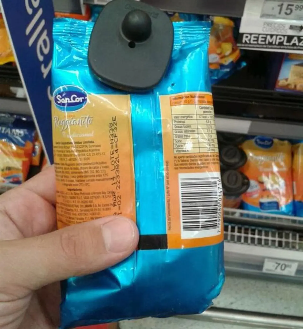Queso rallado, artículo de lujo en la Argentina: los súper ya le ponen alarma anti robos