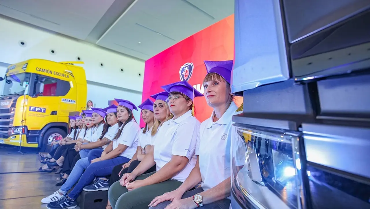 Participantes del programa Scania Conductoras.