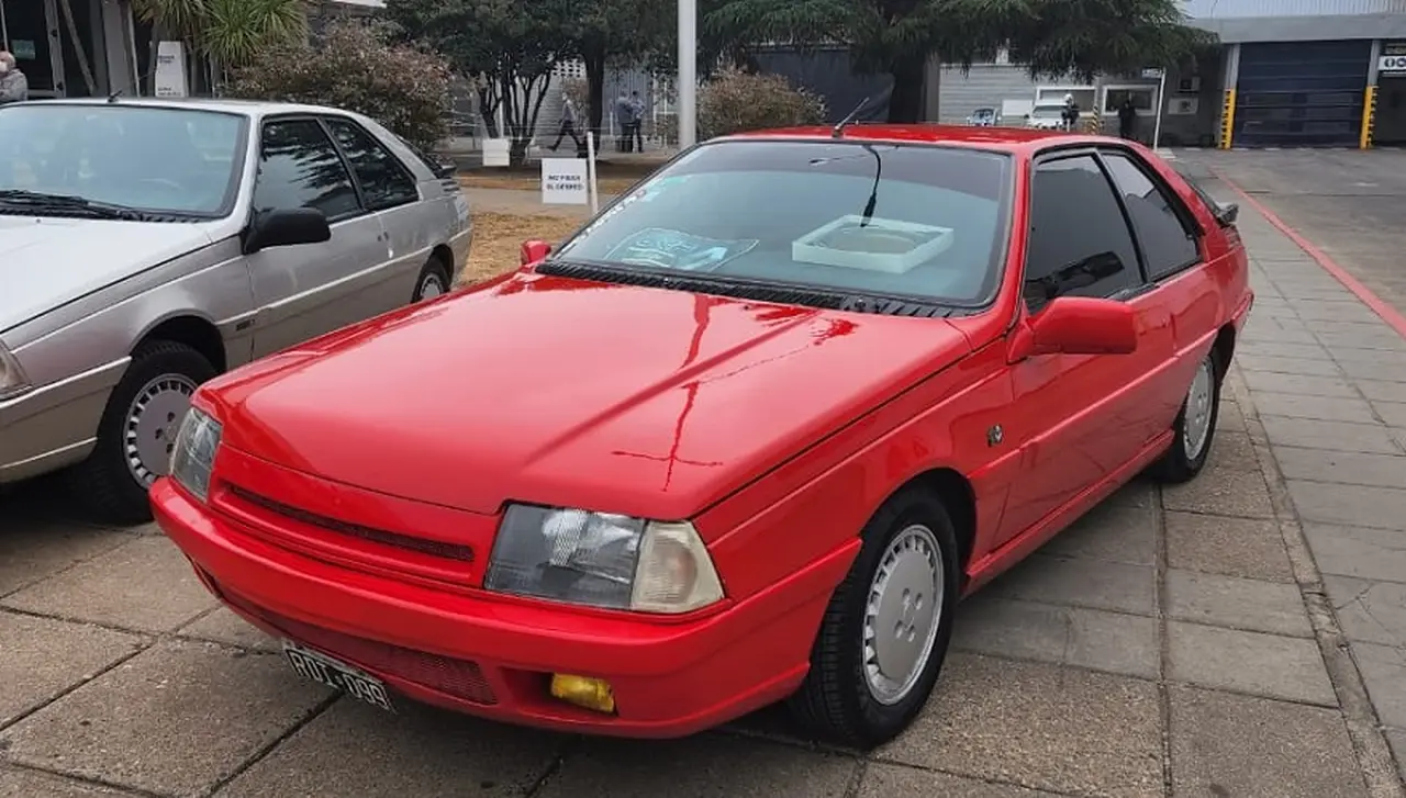 Renault celebra el aniversario con el Club de la coupé Fuego en Argentina.