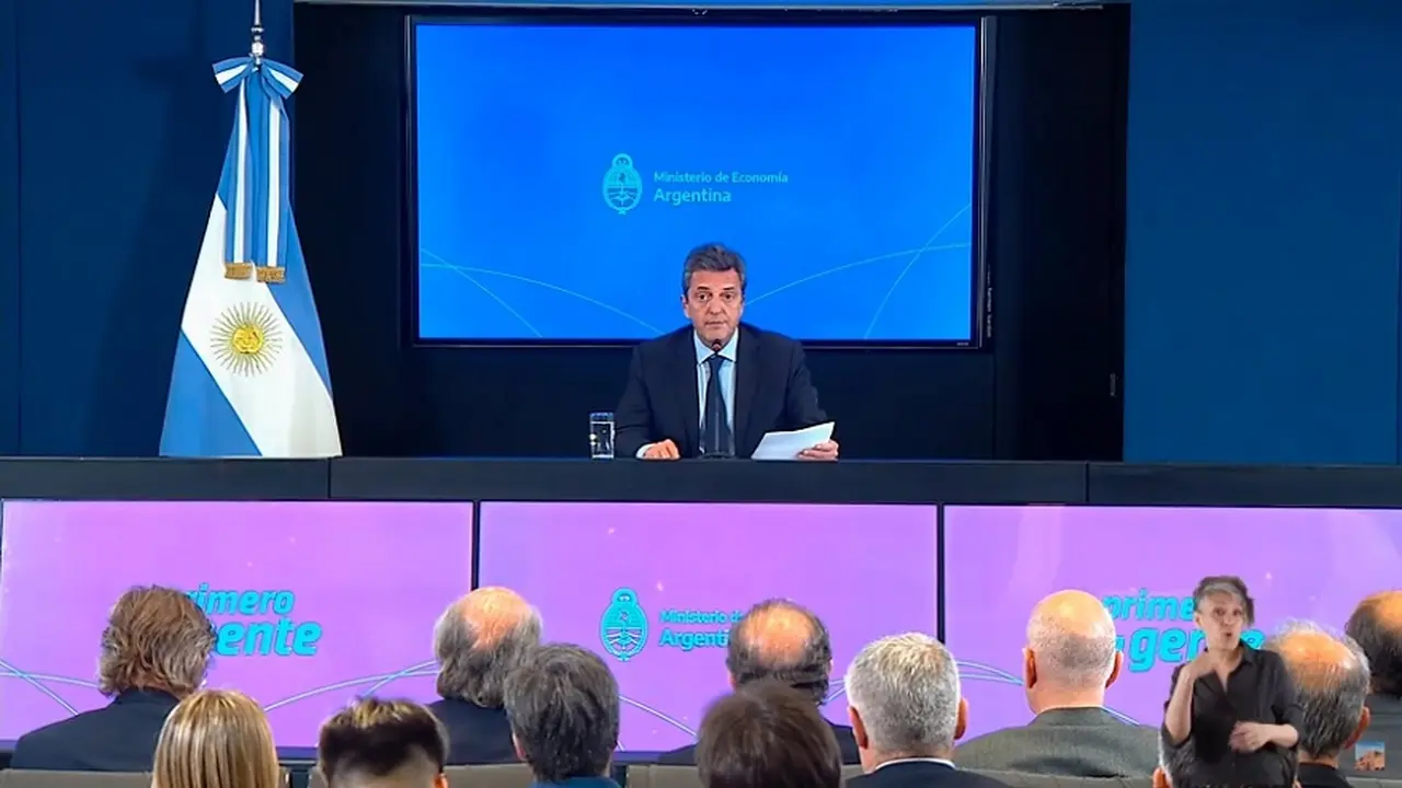 Reconvertirán planes en trabajo: beneficiarios no los perderán por 1 año y empleadores pagarán la diferencia