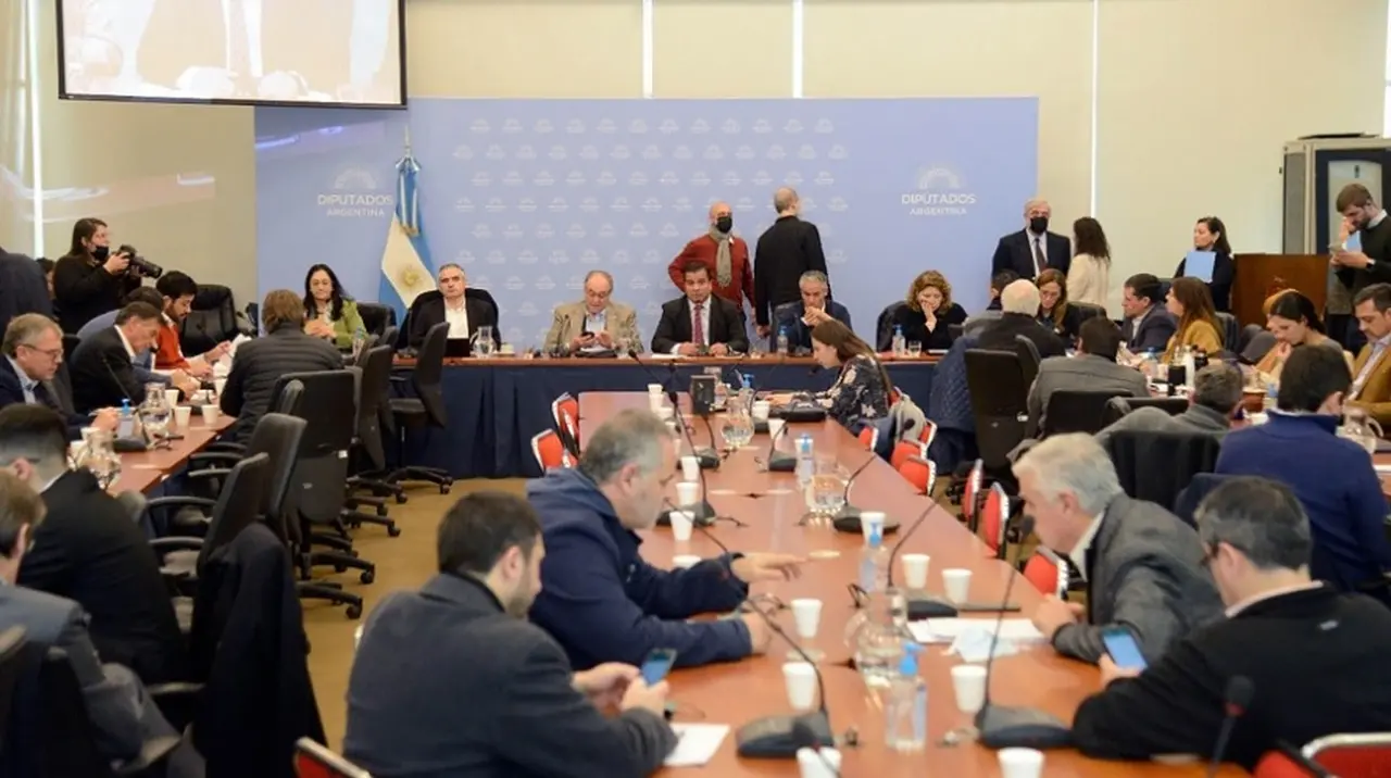 Sin apoyo de la oposición, Diputados dictaminó el proyecto de «Mono-Tech»