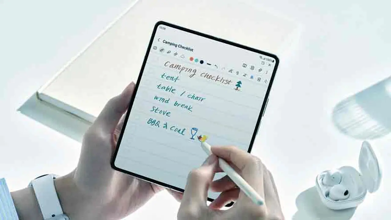 Samsung Galaxy Z Fold4.