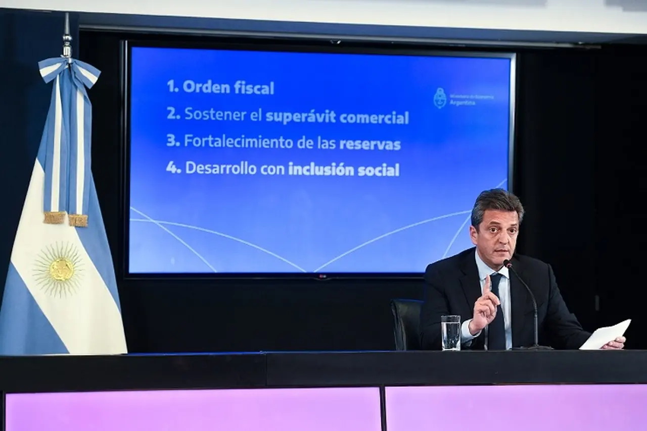 Sergio Massa congela las contrataciones en el Estado