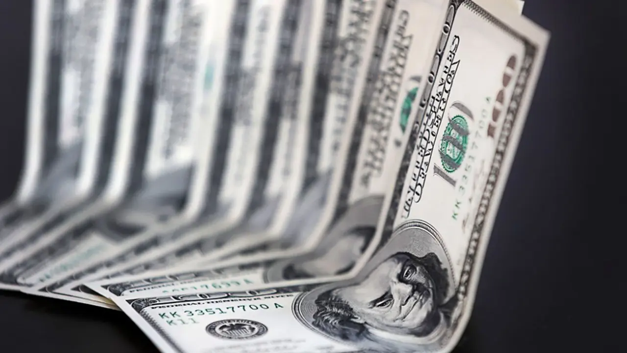 El dólar contado con liquidación bajó alrededorde los $289