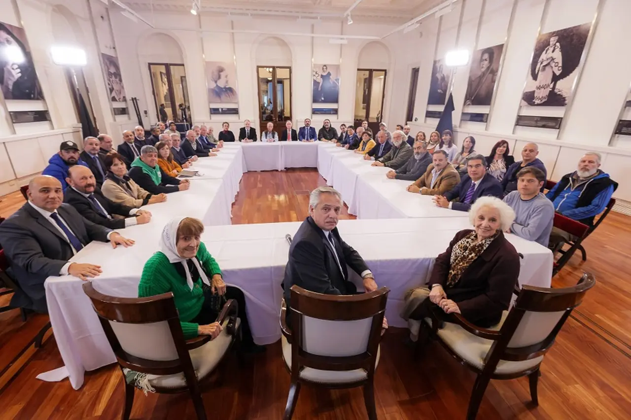 El presidente convocó a su Gabinete y a otros organismos