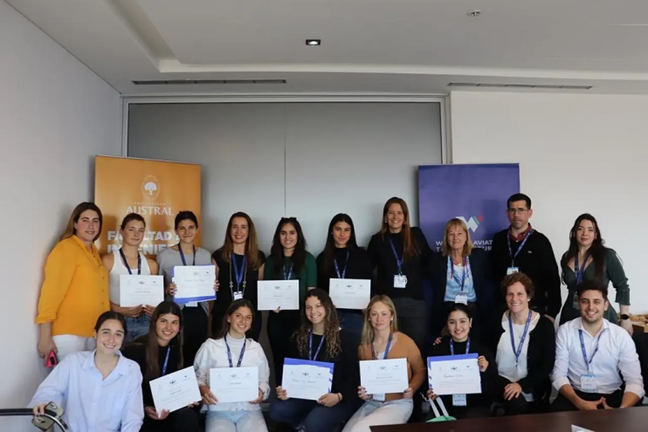 Aeropuertos Argentina 2000 y la Universidad Austral otorgaron una beca para mujeres en la industria de la aviación