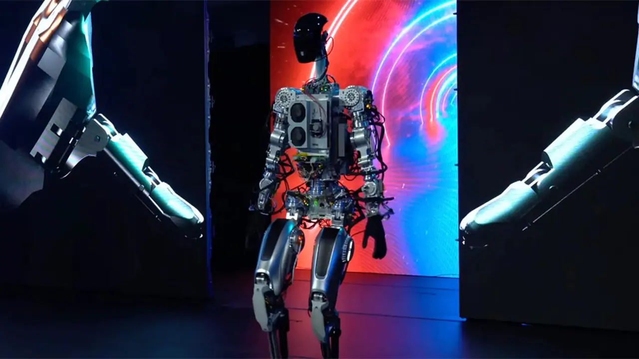 Optimus, el robot con inteligencia artificial pensado para ayudar a los humanos.