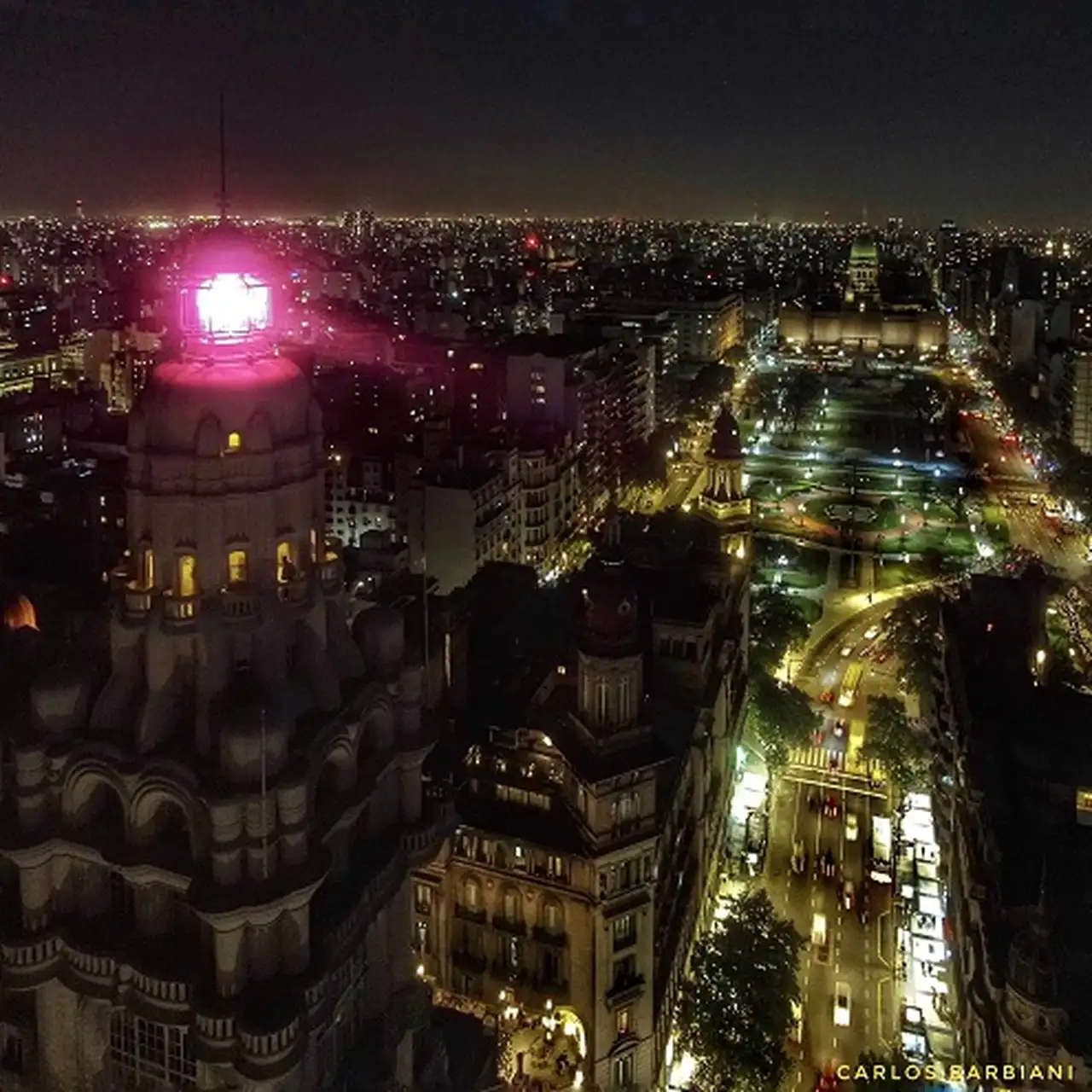 El Faro del Palacio Barolo se ilumina de rosa para concientizar sobre el cáncer de mama y homenajear a las luchadoras