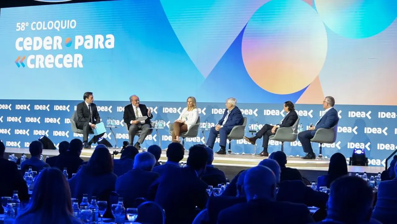 Coloquio de IDEA: empresarios piden unificar el tipo de cambio del dólar para exportar más