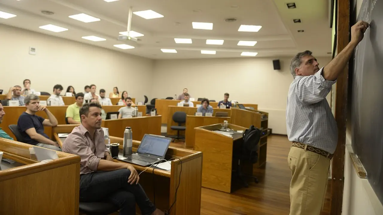 Univeristarios grado y posgrado se podrán deducir si no pueden mantenerse