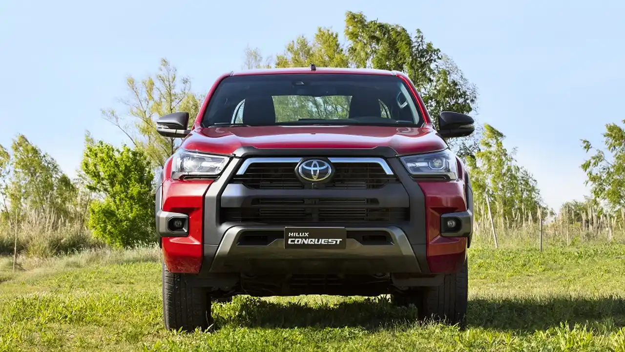Toyota Hilux ya no es la camioneta más vendida de Argentina: qué modelo la desplazó