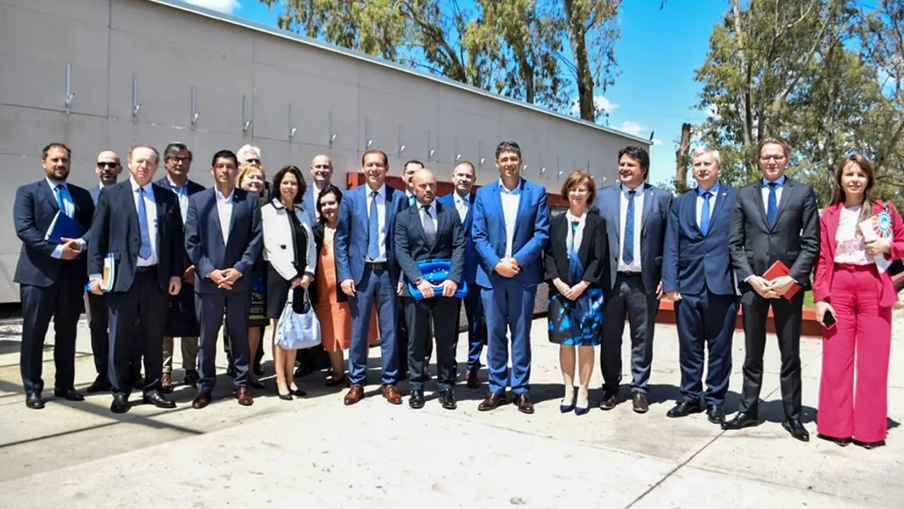 Neuquén recibió a 13 embajadores de la Unión Europera para firmar acuerdos en Vaca Muerta.