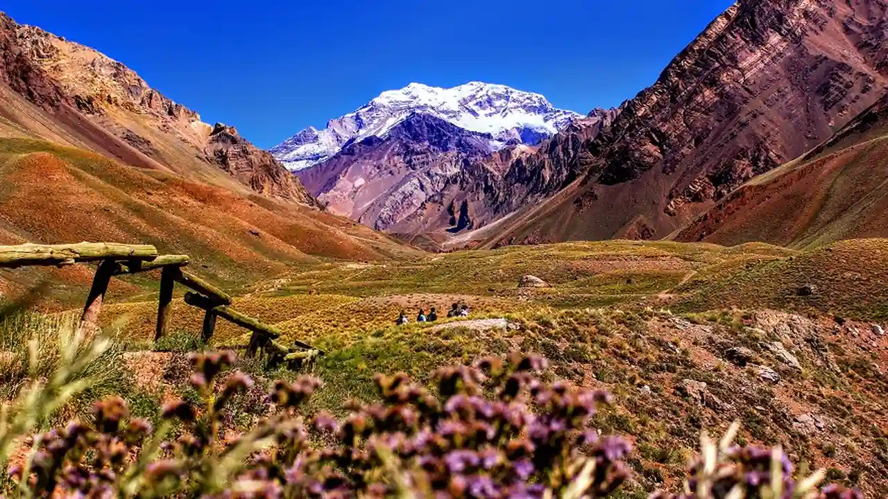 La caminata al Aconcagua es una de las alternativas de turismo aventura más exigentes
