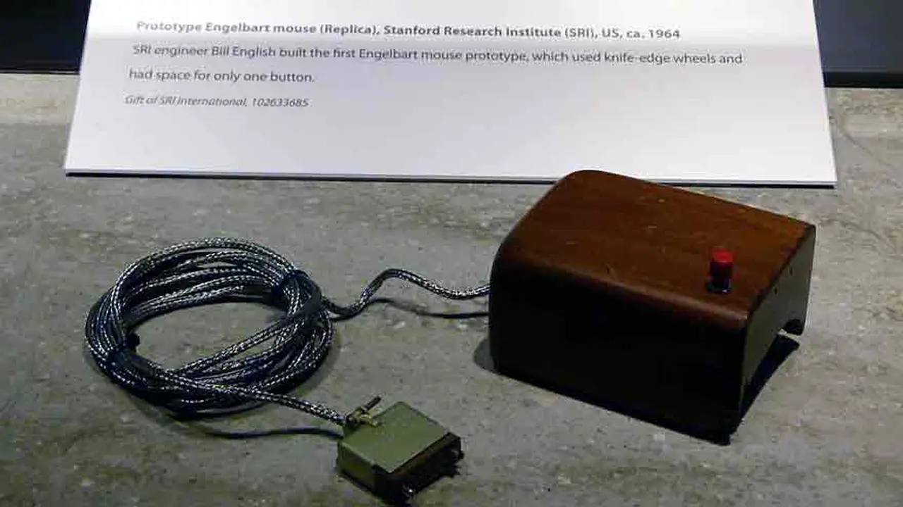 Prototipo del mouse de Engelbart.