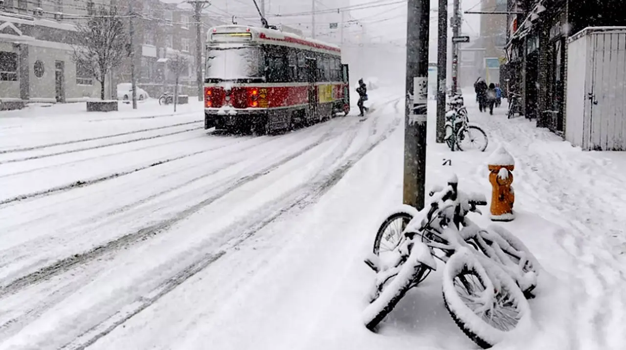 Fuerte nevada en Estados Unidos y Canadá.