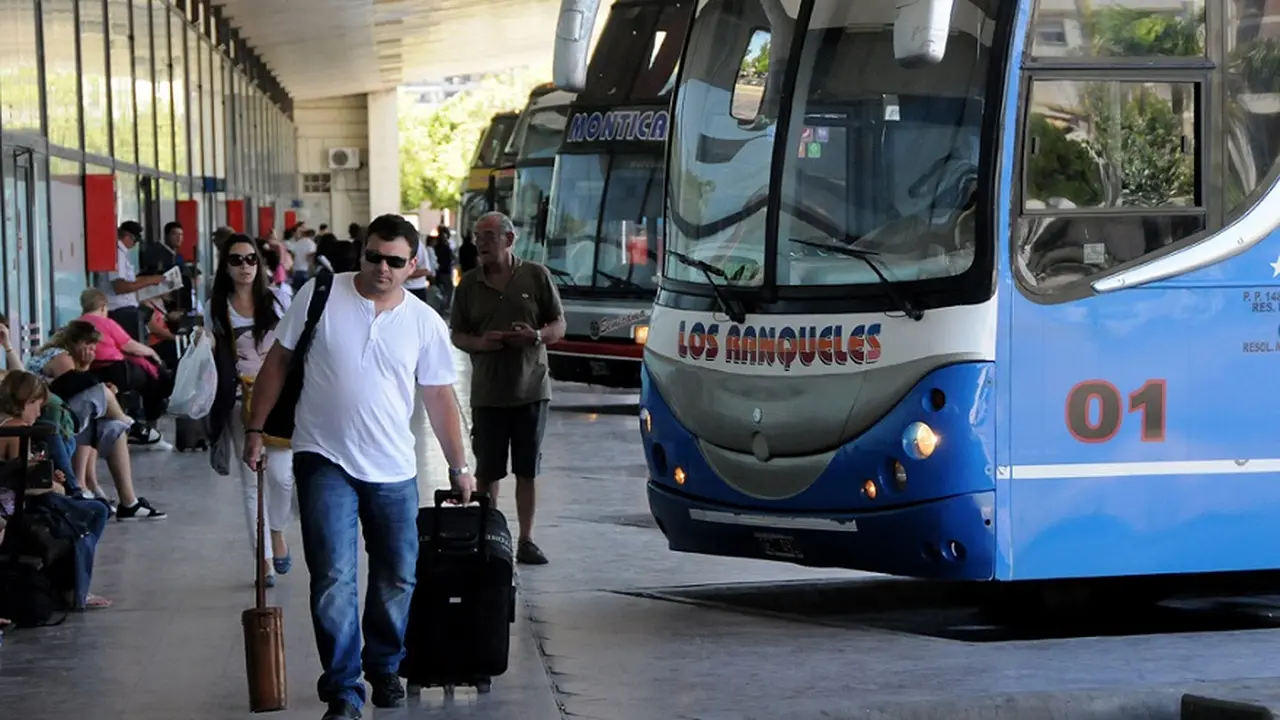 El pasajero o pasajera debe conservar el pasaje y el ticket que le otorgaron cuando despachó el equipaje