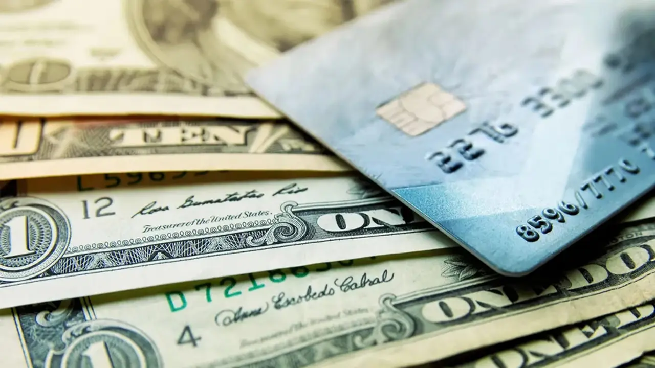 Los gastos en dólares con la tarjeta de crédito se descuentan del cupo mensual