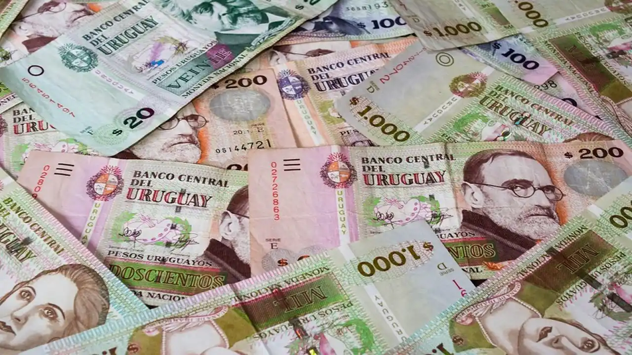 El salario mínimo en Uruguay en 2023 es de 540 dólares mensuales, o de 21.106 pesos uruguayos