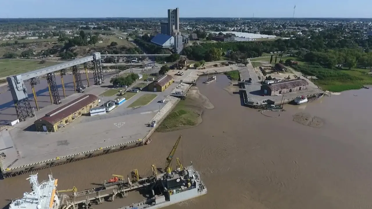 Puerto de San Pedro: polémica por una licitación de dragado millonaria "apta" para un único oferente