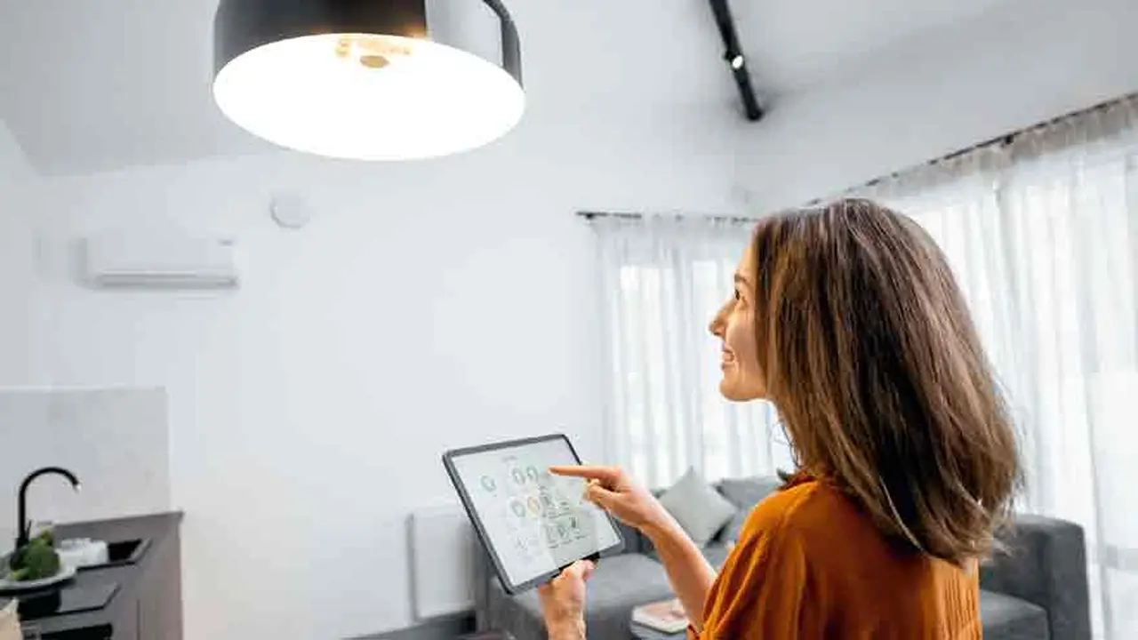 Hoy se puede programar el encendido automático de la iluminación en el hogar.