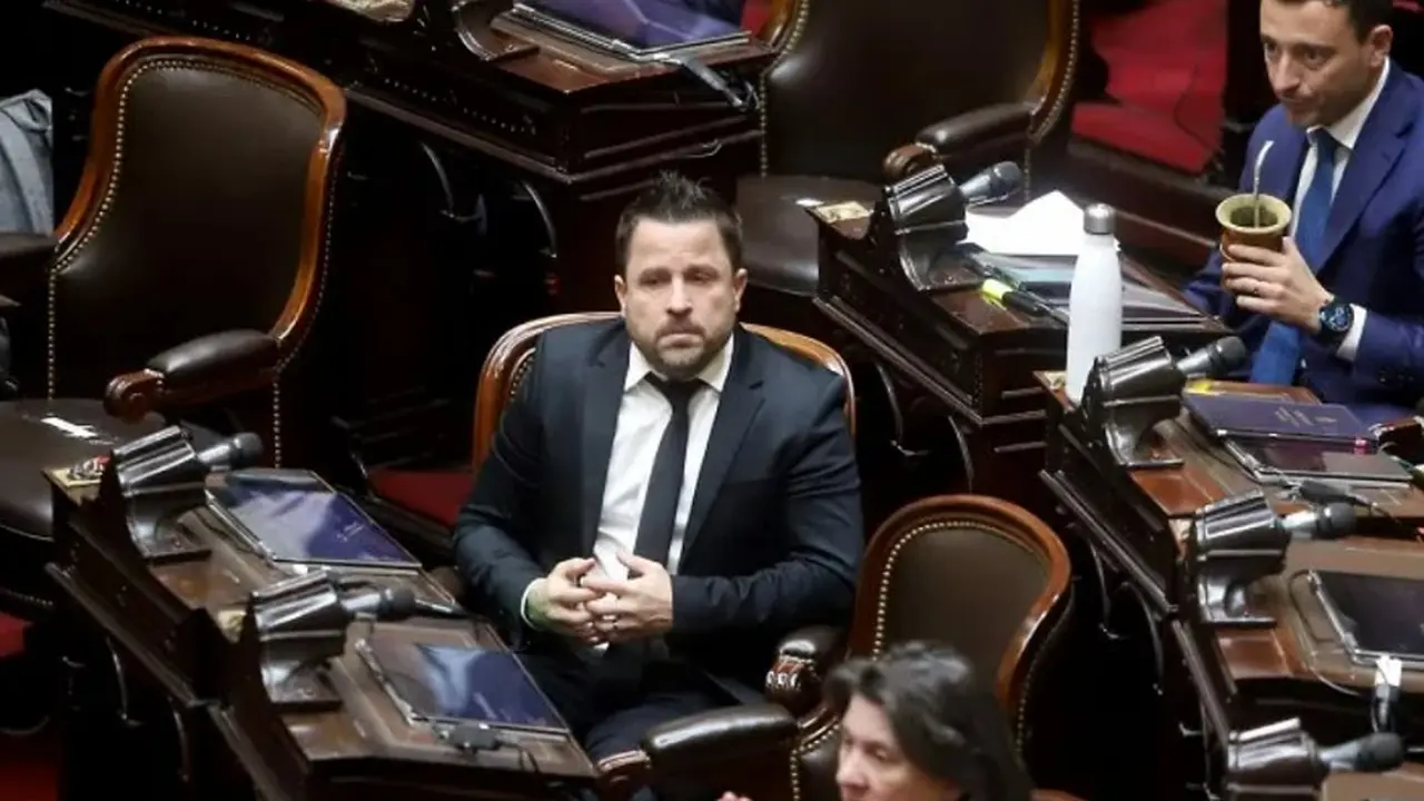 El diputado Martín Tetaz, entre otros miembros de la oposición 
